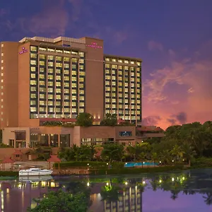 Crowne Plaza By Ihg Otel